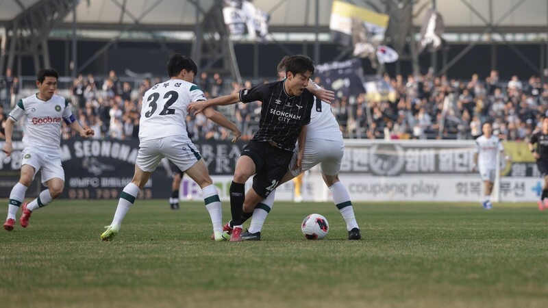 Seongnam vs Gimhae - Át vía tân binh