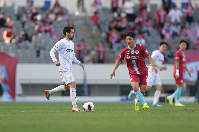 Gyeongnam vs Yongin - Chủ nhà chật vật